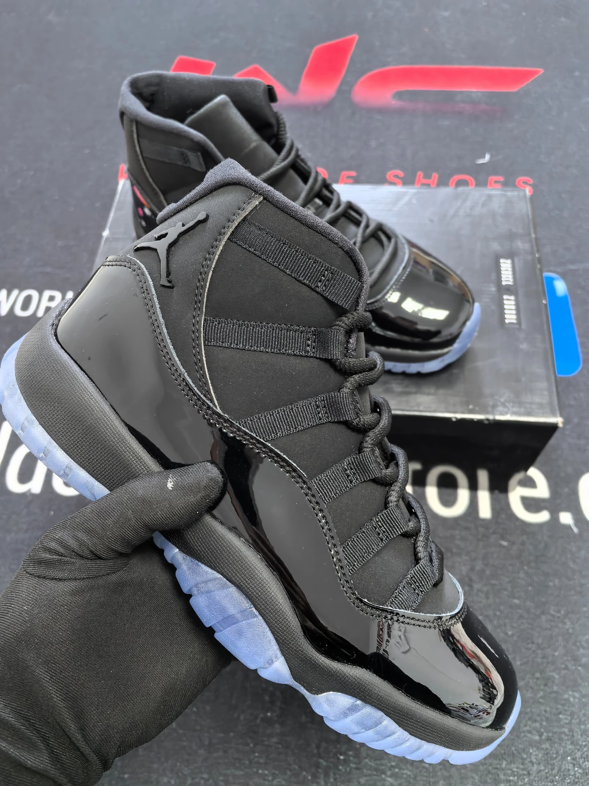 Jordan 11 Retro Cap and Gown Flexible Build