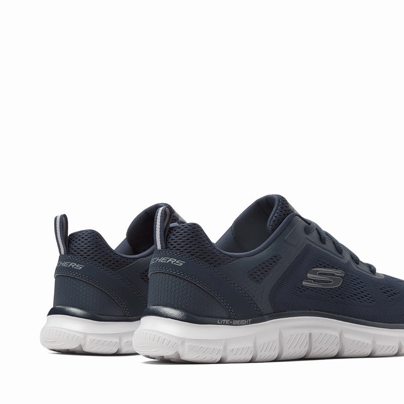 TRACK BROADER hard - ground shoes running in a tropical area