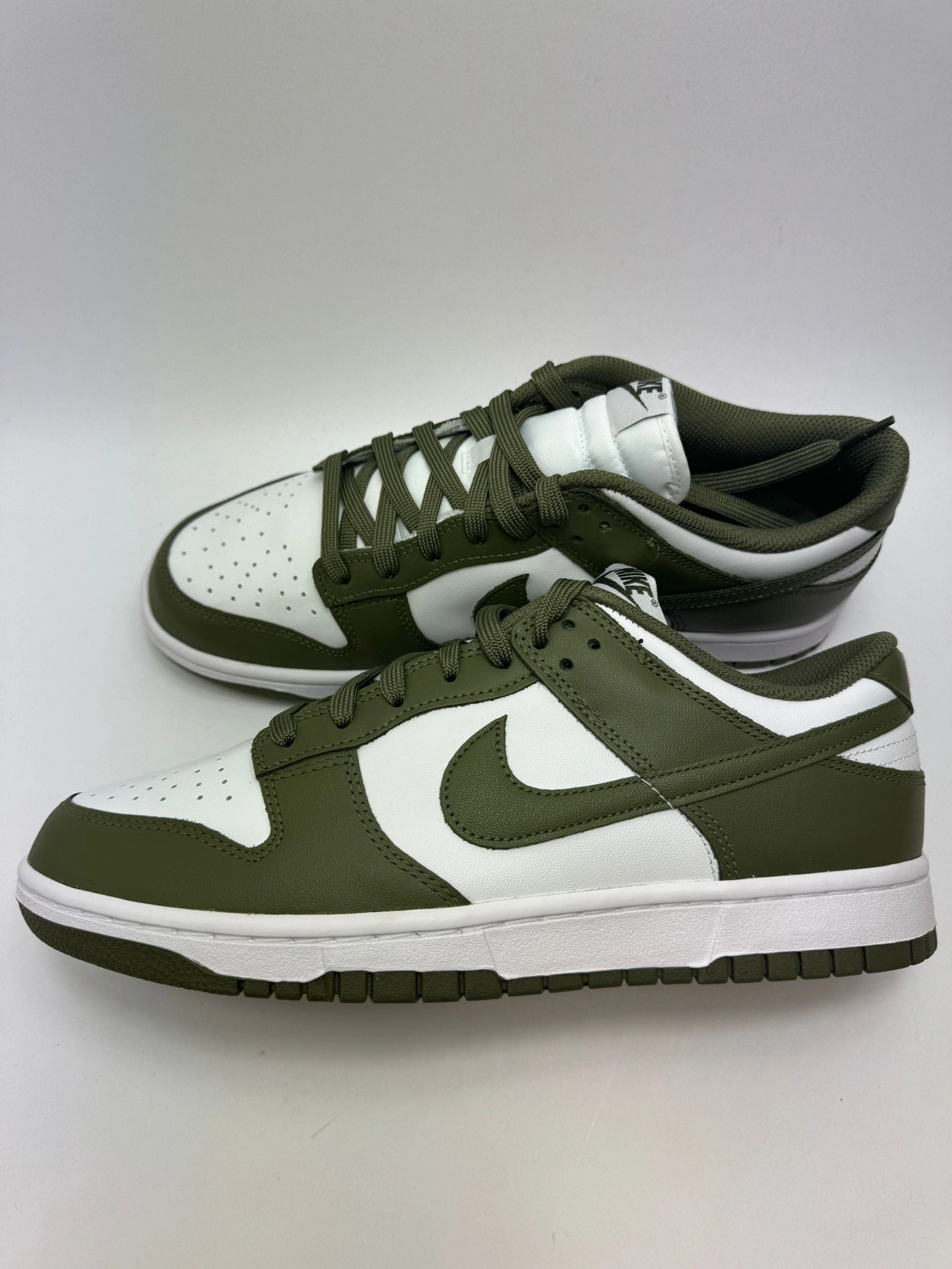 Nike Dunk Low "Medium Olive" Solo - running