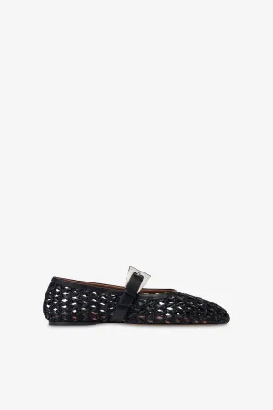 Ballet flats in black raffia and leather