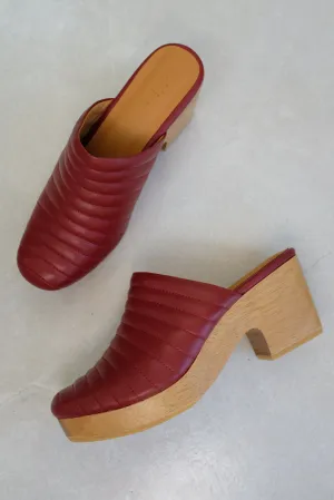 Beklina Ribbed Clog Blood