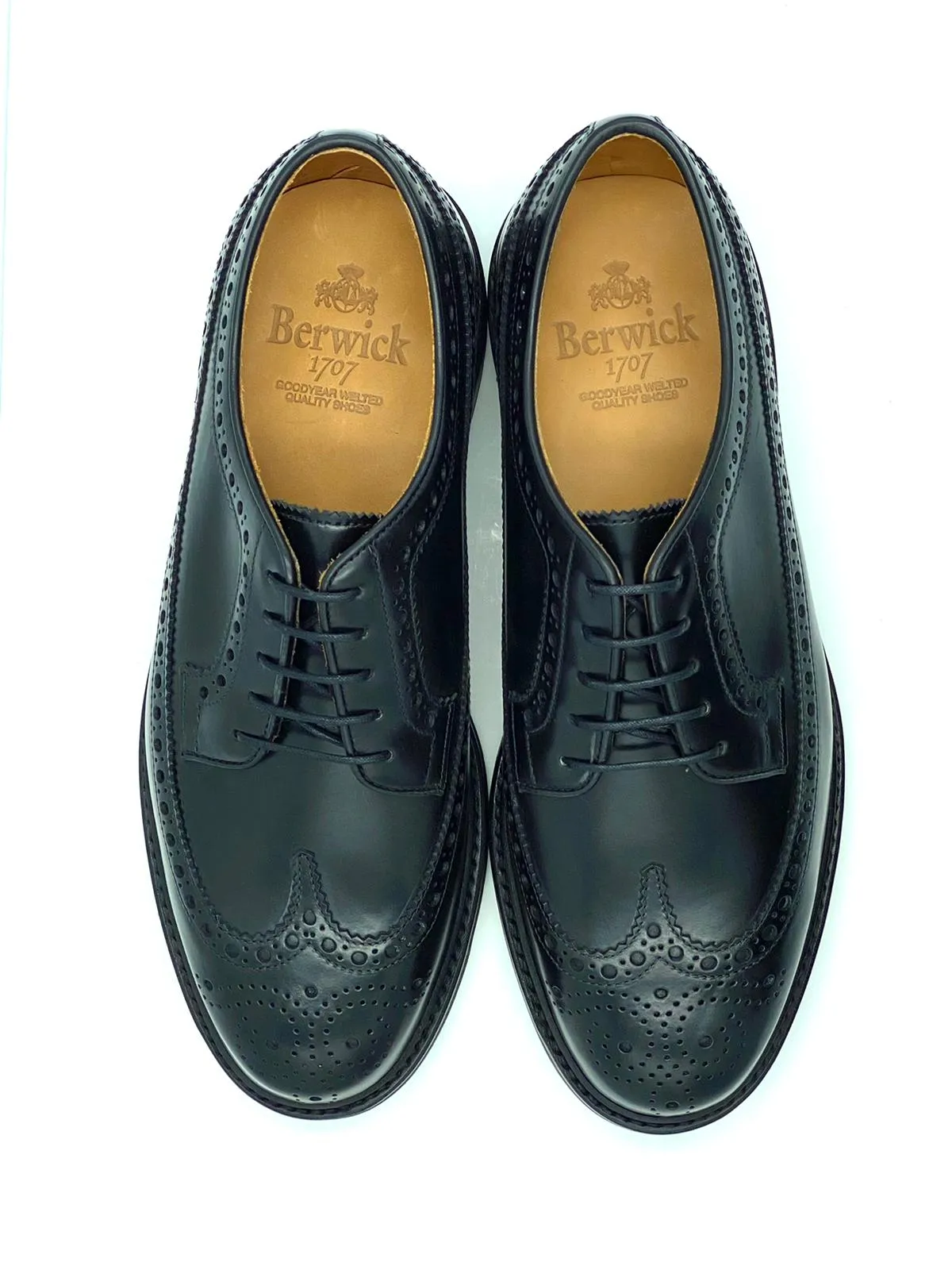 Berwick 1707 Derby brogue nero