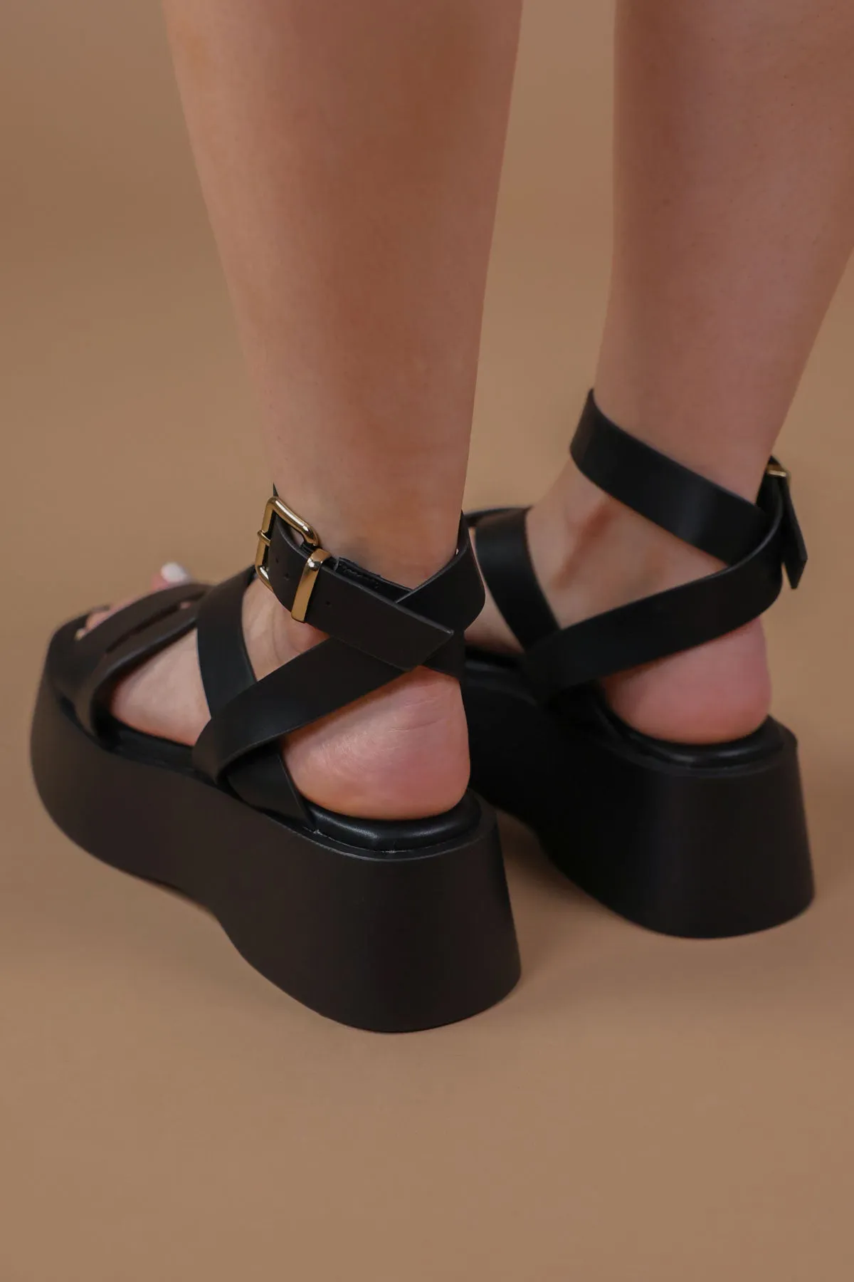 Black Gladiator Flatform Buckle Sandals