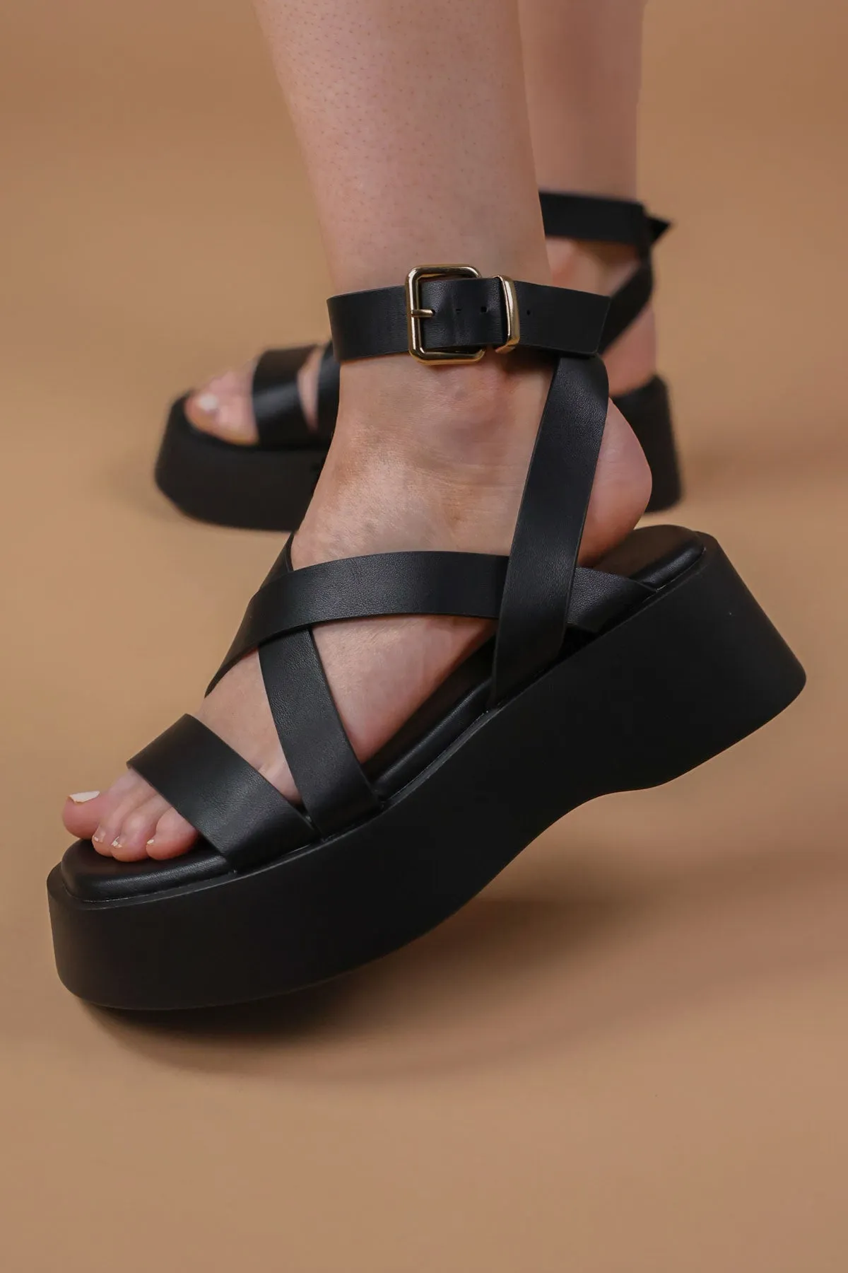 Black Gladiator Flatform Buckle Sandals