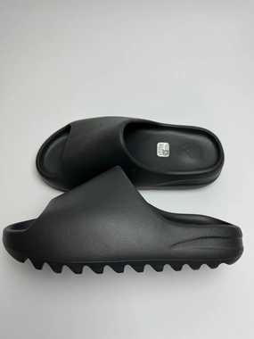 Simple Foot Step Yeezy Slides "Onyx"