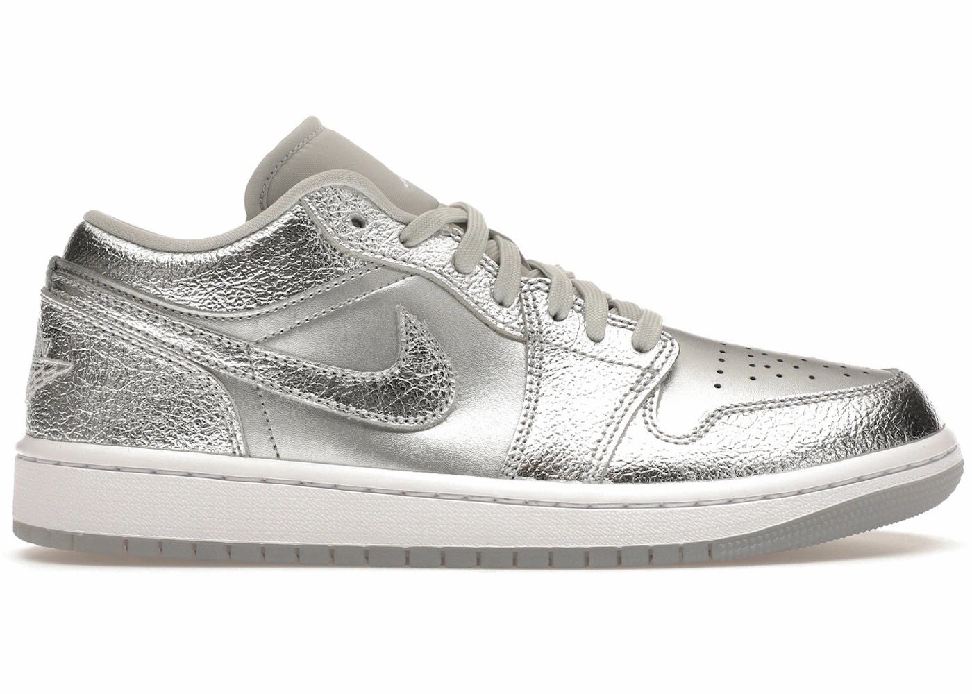 Jordan 1 Low SE Metallic Silver Unbeatable cushioning