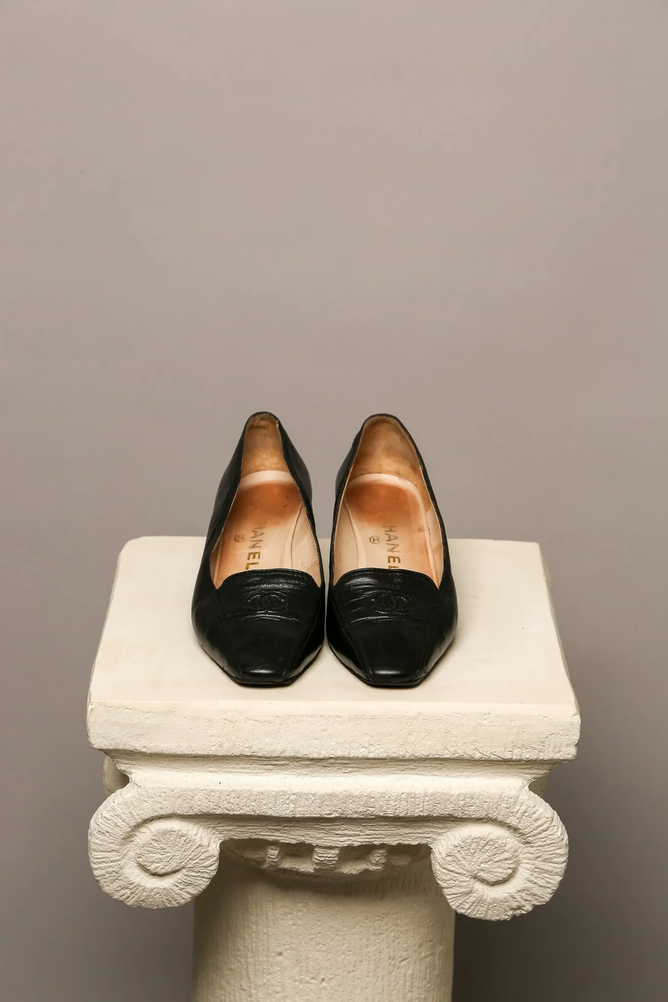 CHANEL Black Pumps