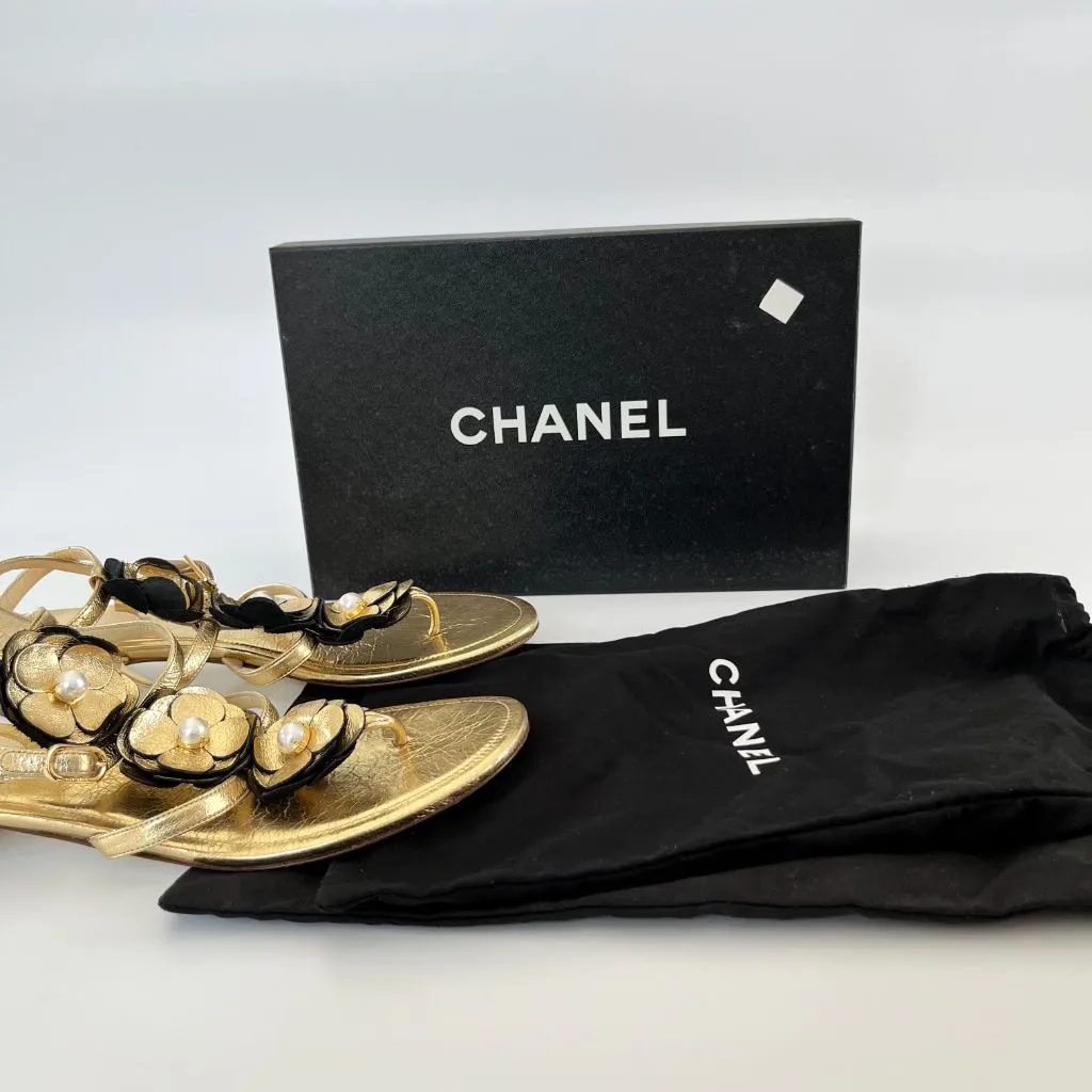 Chanel Gold Thong Floral Applique Sandalss, 39.5C