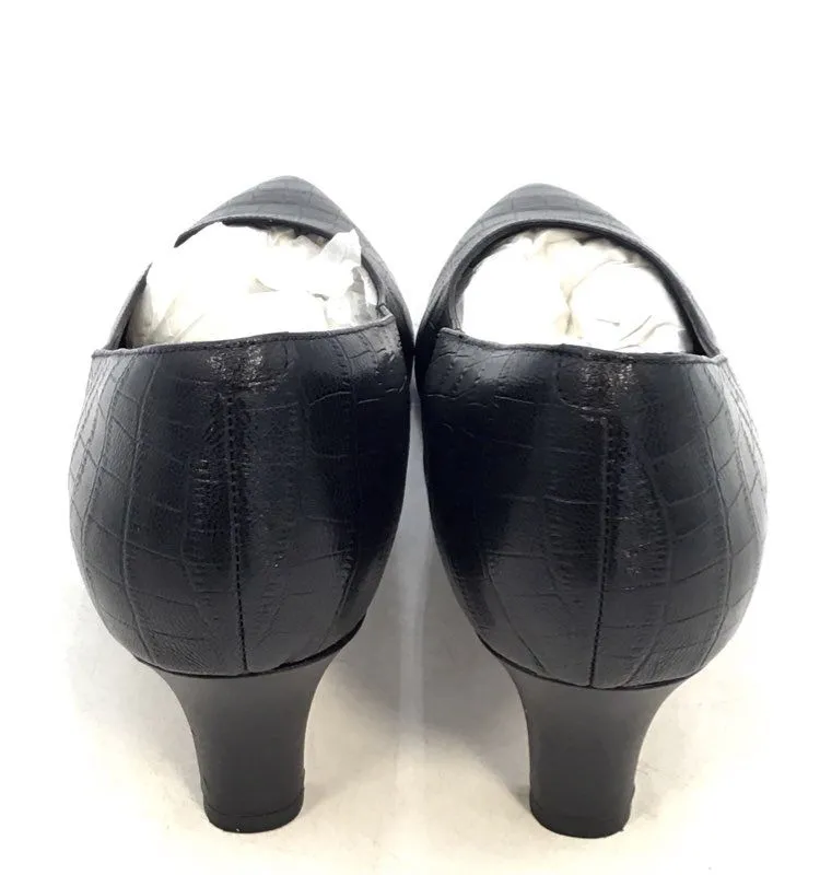 Clarks Women's Black Pointed Toe Kitten Pump Heels - Size 10W