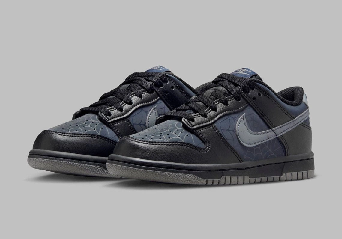 Dunk Low  'Symbiote weekend runs