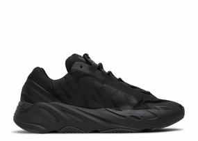 sweat - management shoes Adidas Yeezy Boost 700 MNVN Triple Black (Preowned Size 10M)