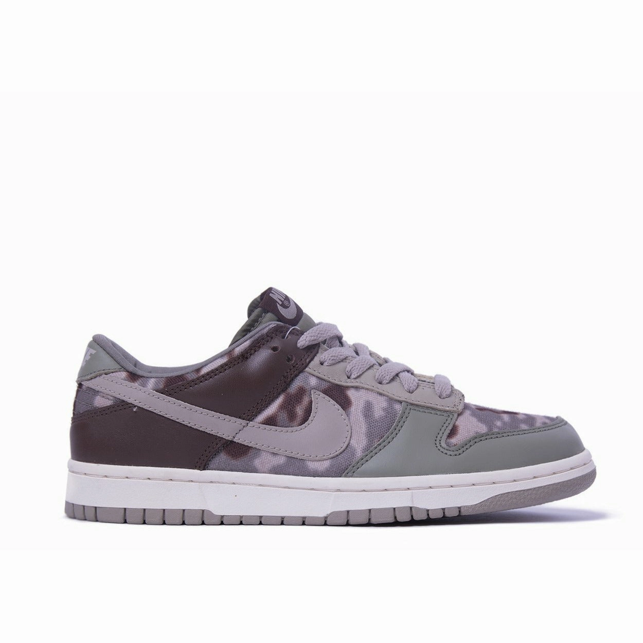 Dunk Low Premium "Olive Chino" (2003) running for family bonding