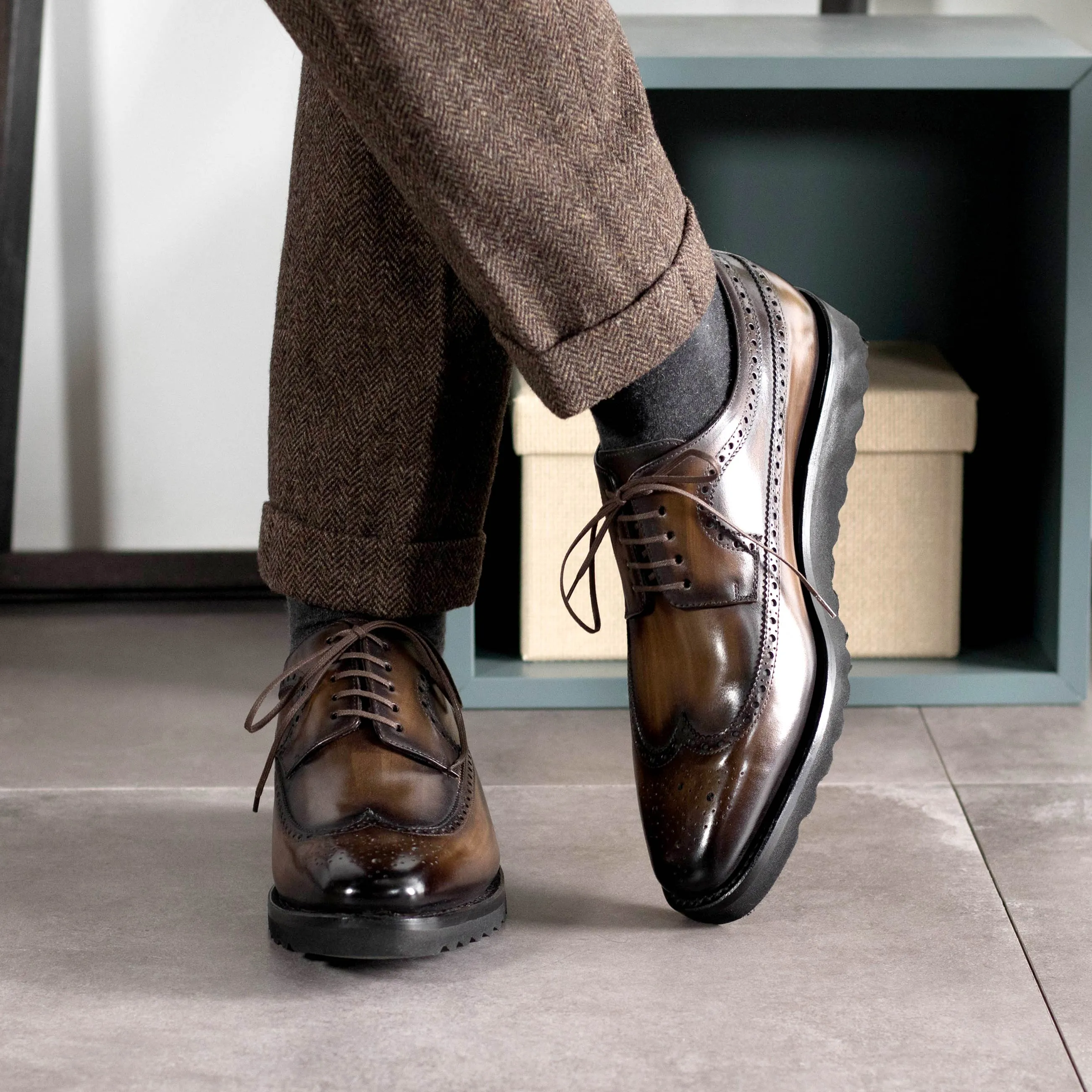 DapperFam Zephyr in Brown Men's Hand-Painted Patina Longwing Blucher