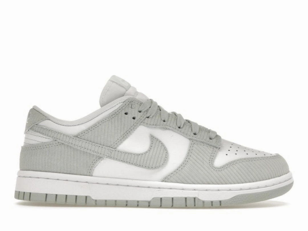 running with backpack shoes Nike Dunk Low Light Silver Corduroy