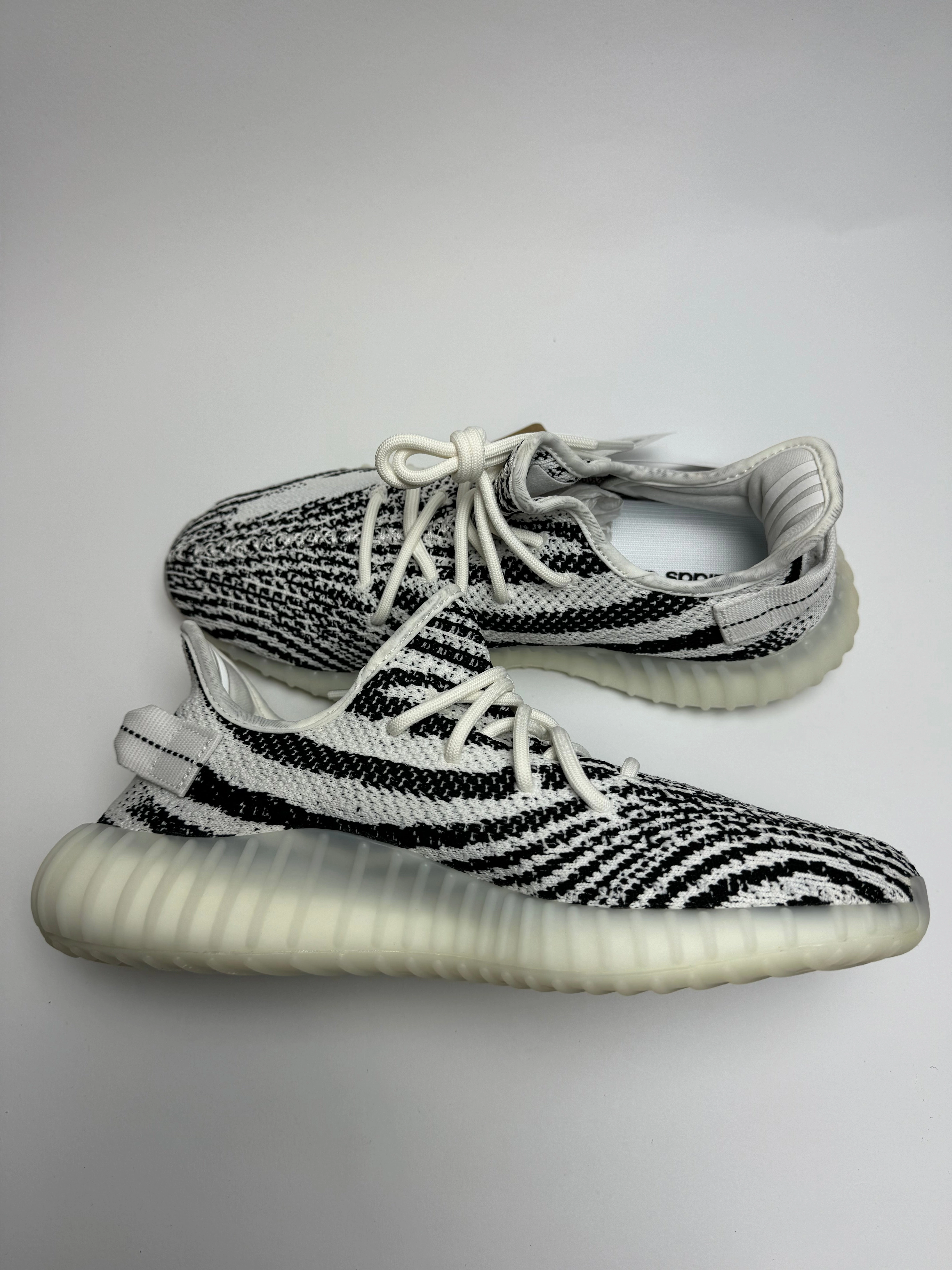 Outdoor Sport party look Yeezy Boost 350 V2 "Zebra"