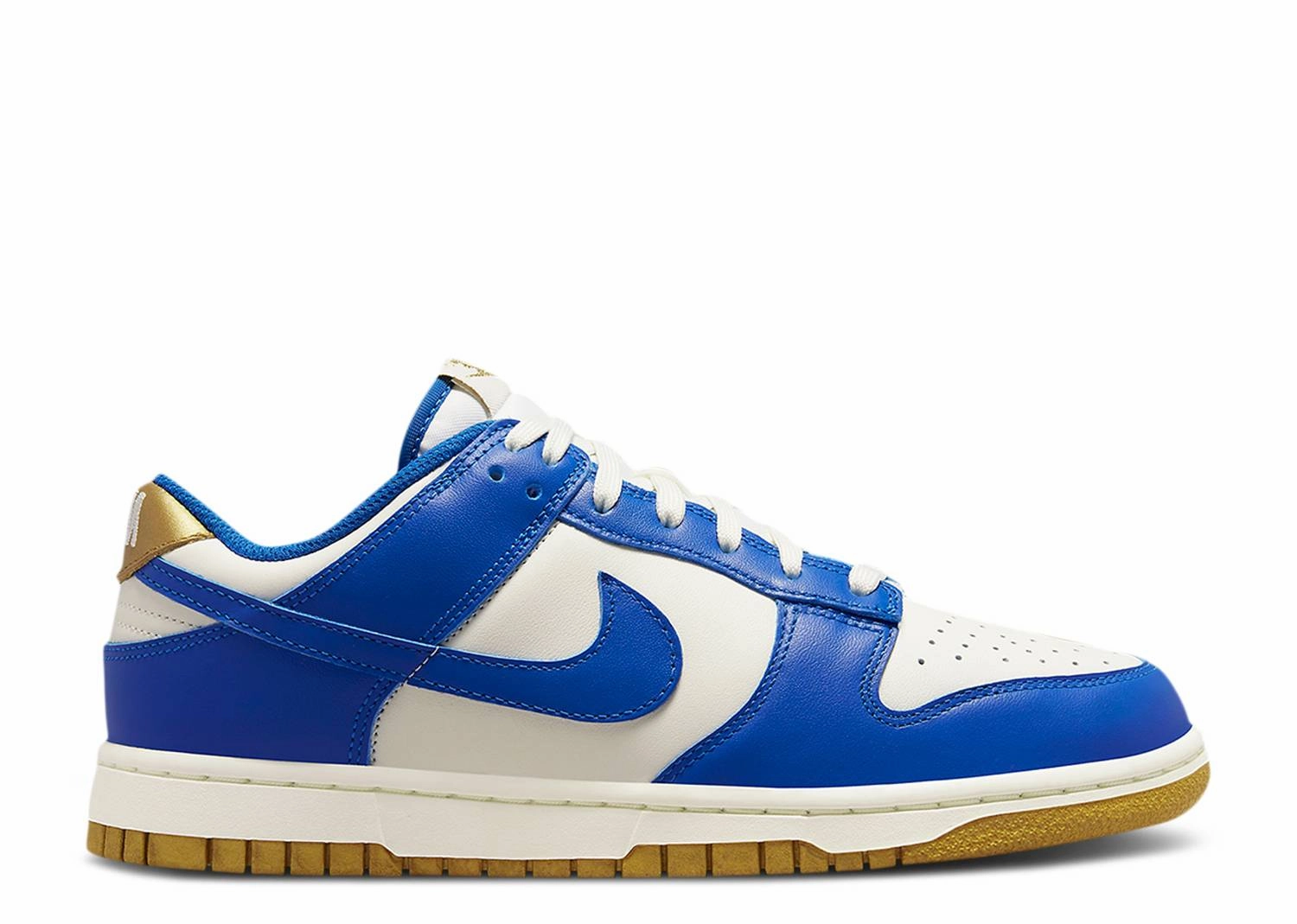 Wmns Nike Dunk Low "Kansas City Royals" (Myrtle Beach Location) running in a bay area shoes