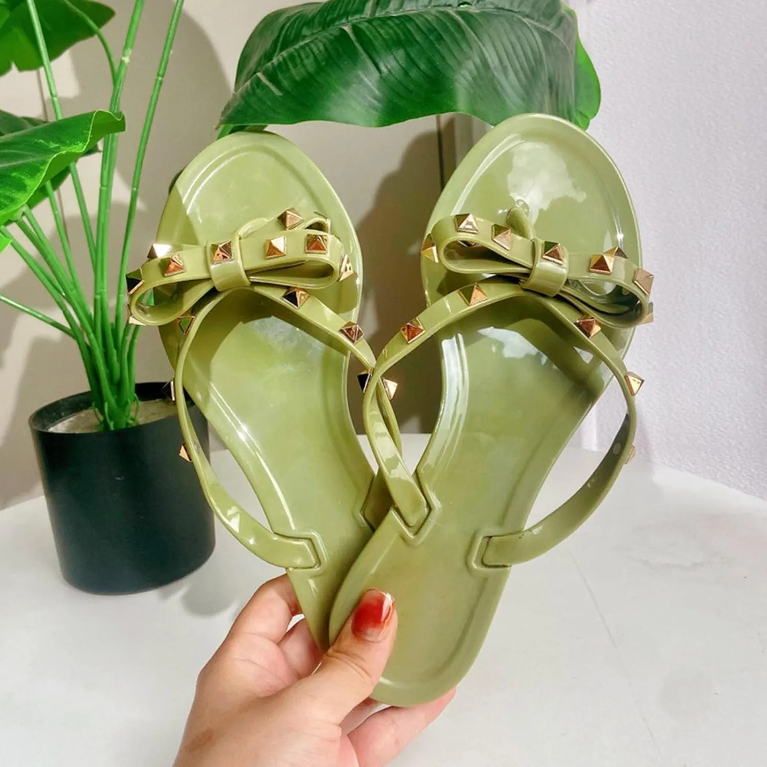 Flip Flops Comfortable Summer Beach Thong Sandals Shower Flip Flops Slip on Lightweight Athletic Thong Sandals