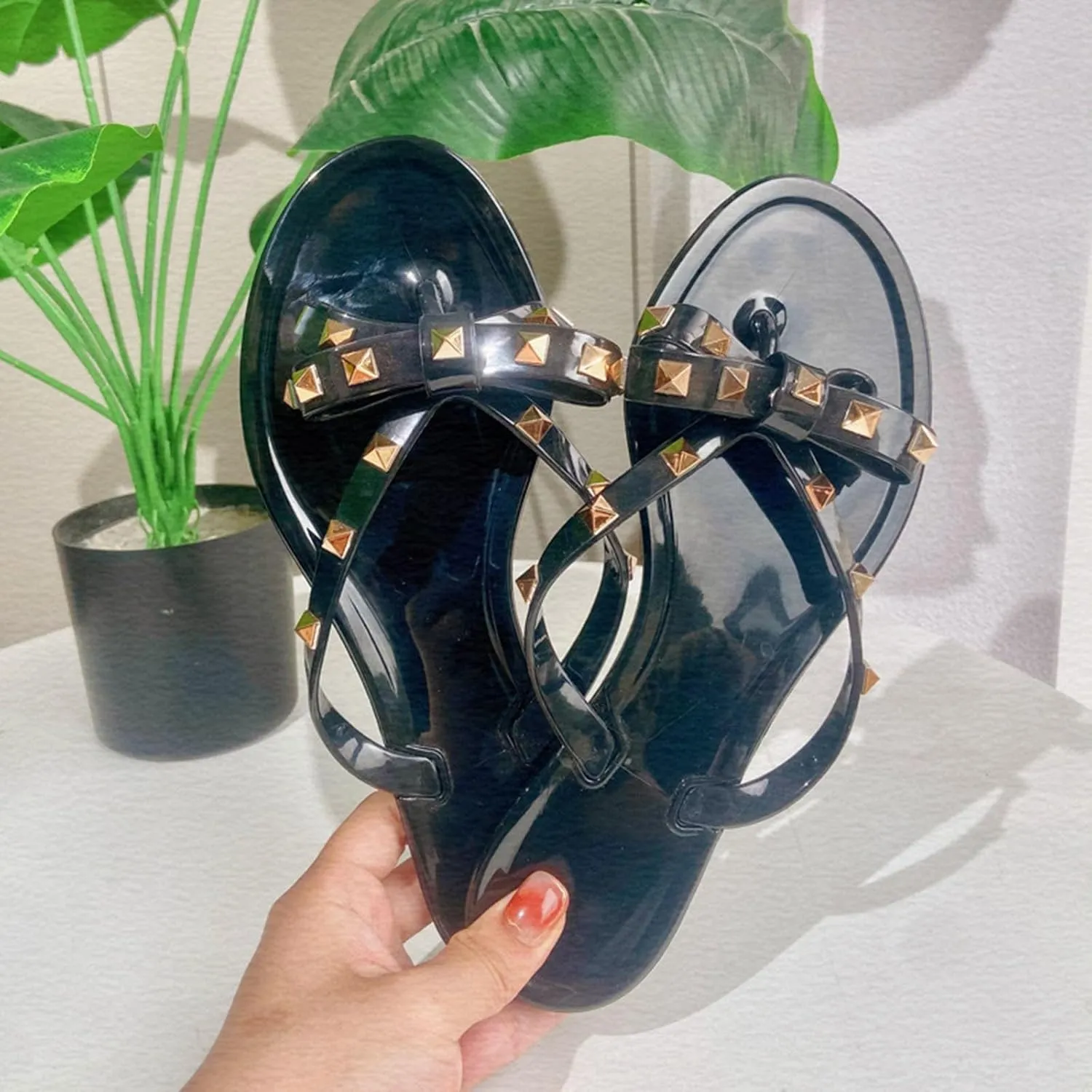 Flip Flops Comfortable Summer Beach Thong Sandals Shower Flip Flops Slip on Lightweight Athletic Thong Sandals
