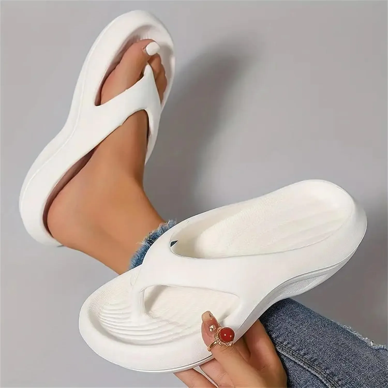 Flip Flops with Arch Support for Women Plantar Fasciitis Orthopedic Sandals for Women 2025 Arch Support Walking Sandals Non Slip Recovery Flip Flops Pillow Soft Summer Beach Shoes Comfortable