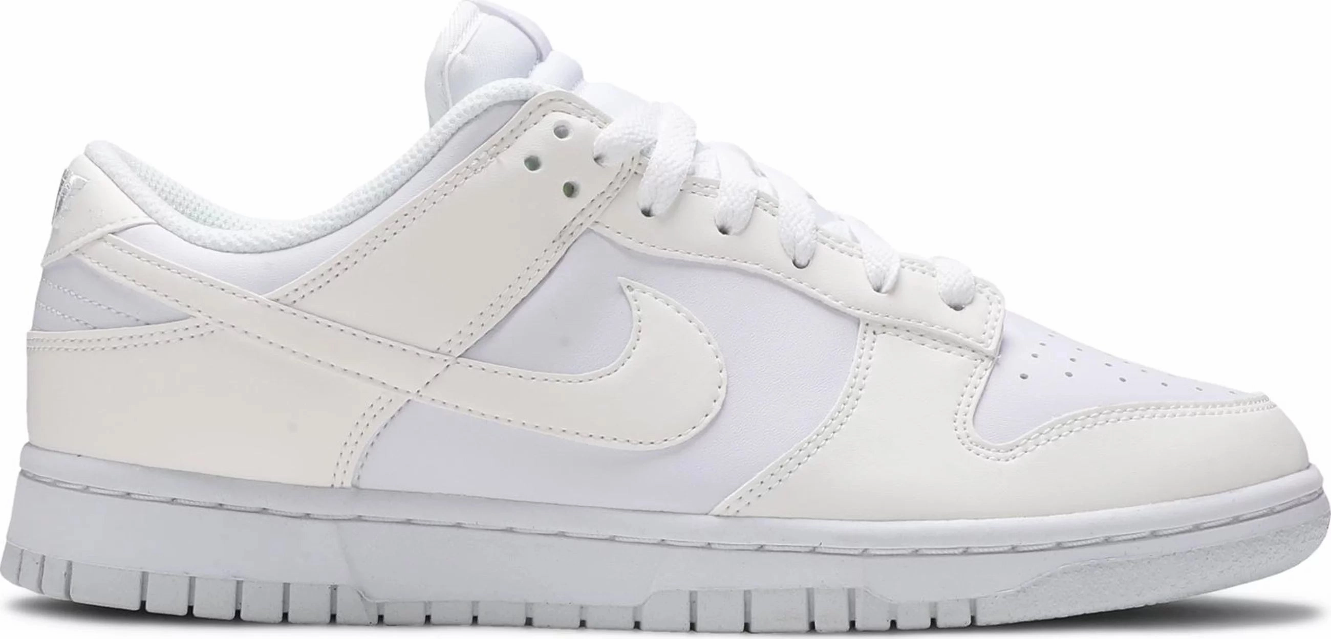 running in a relay race practical gear Nike Dunk Low Next Nature Sail (W)