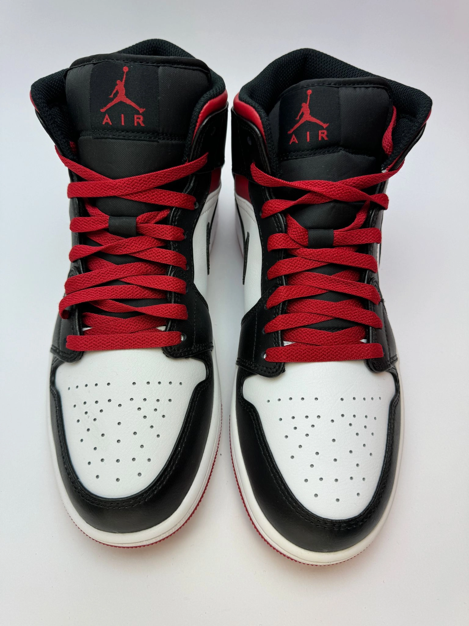 Shock Diffusing Midsole Neutral Stability Base Air Jordan 1 Mid "Gym Red Black Toe"