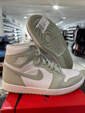 Motion Zone air - mesh shoes Jordan 1 Retro High OG Seafoam (Women's) (Preowned size 10.5M/12W)