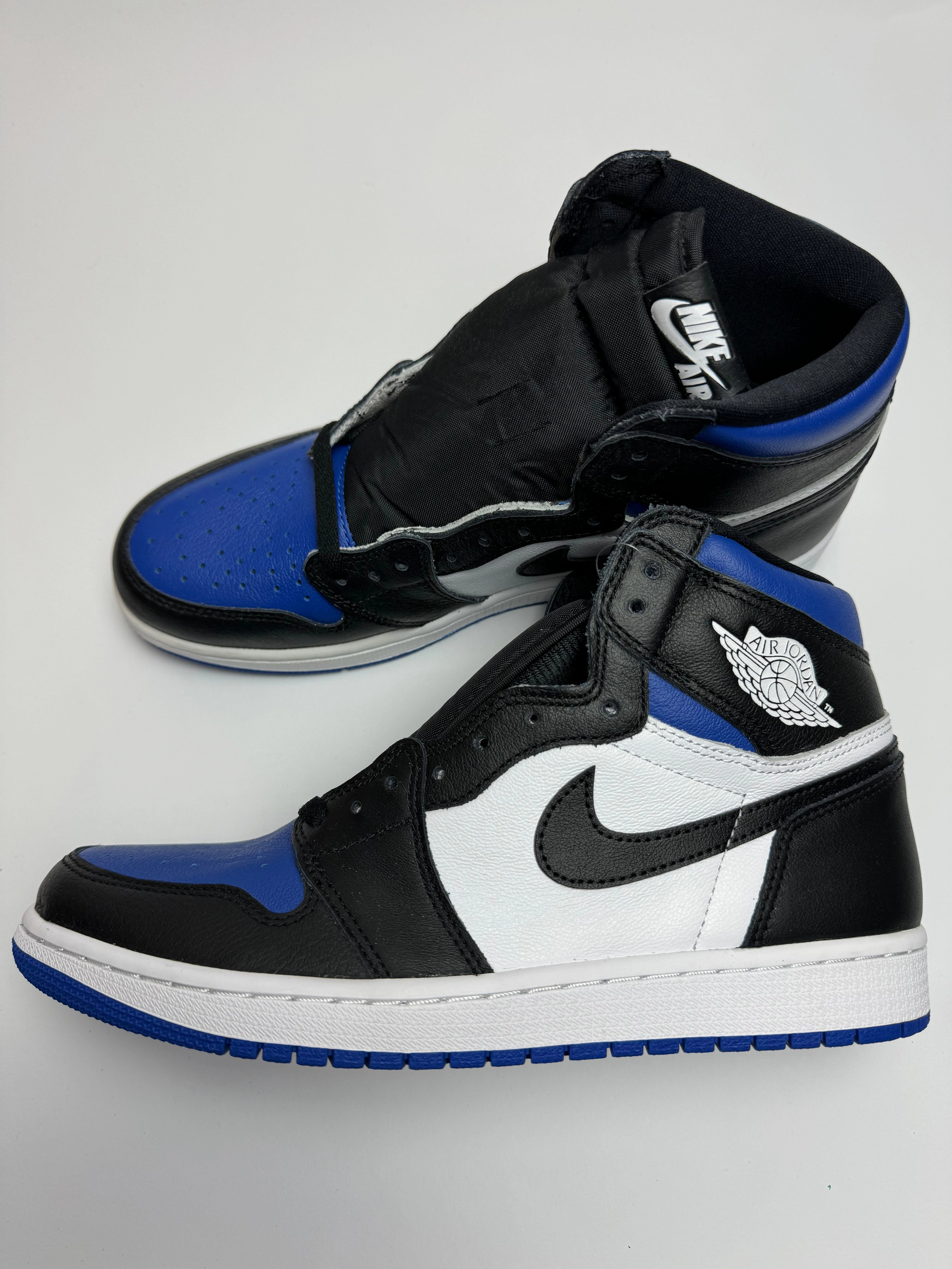 Smooth Design Designer Sneakers Air Jordan 1  High "Royal Toe"