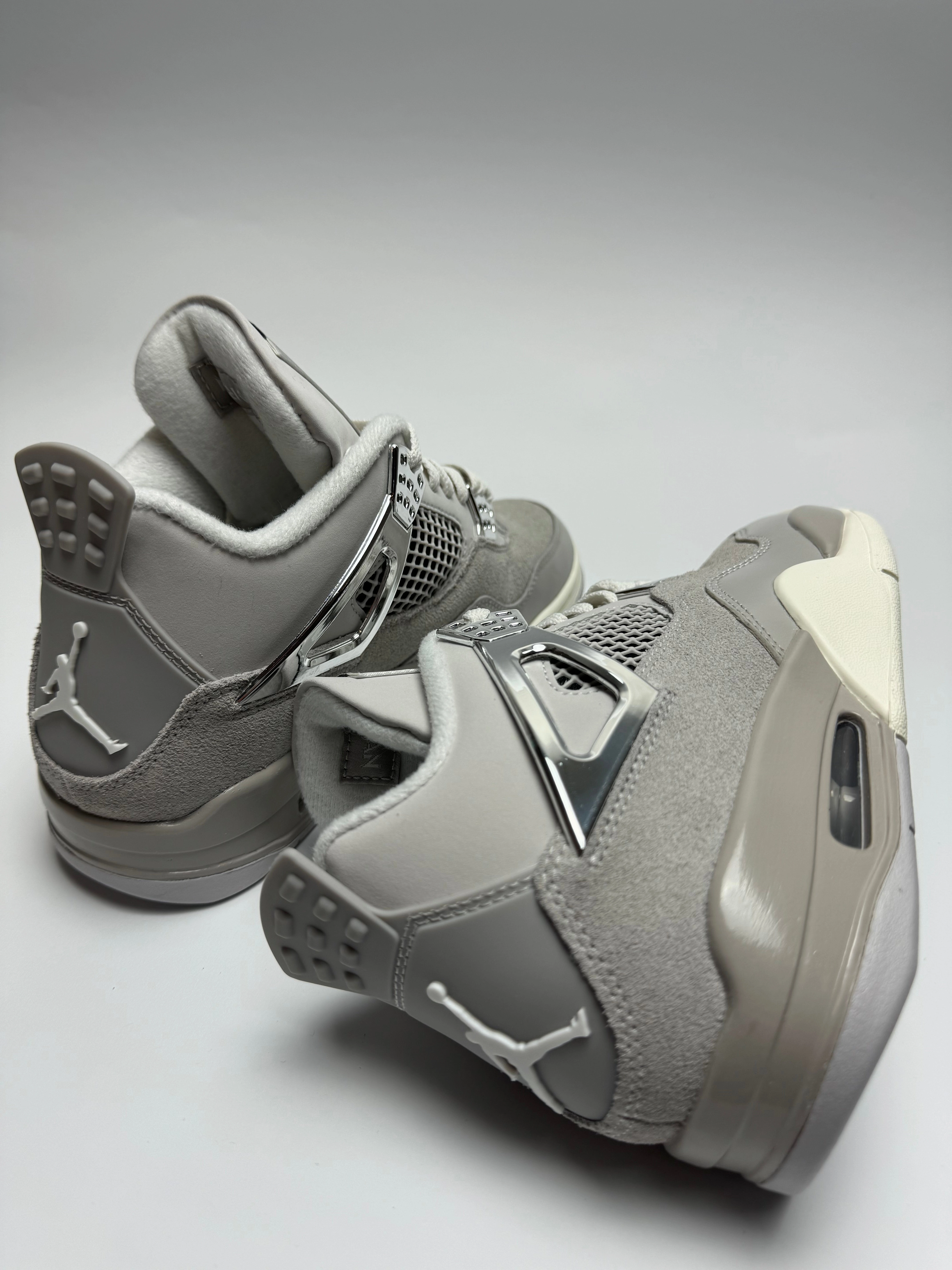 Heart - rate control energy - return shoes Air Jordan 4 "Frozen Moments"