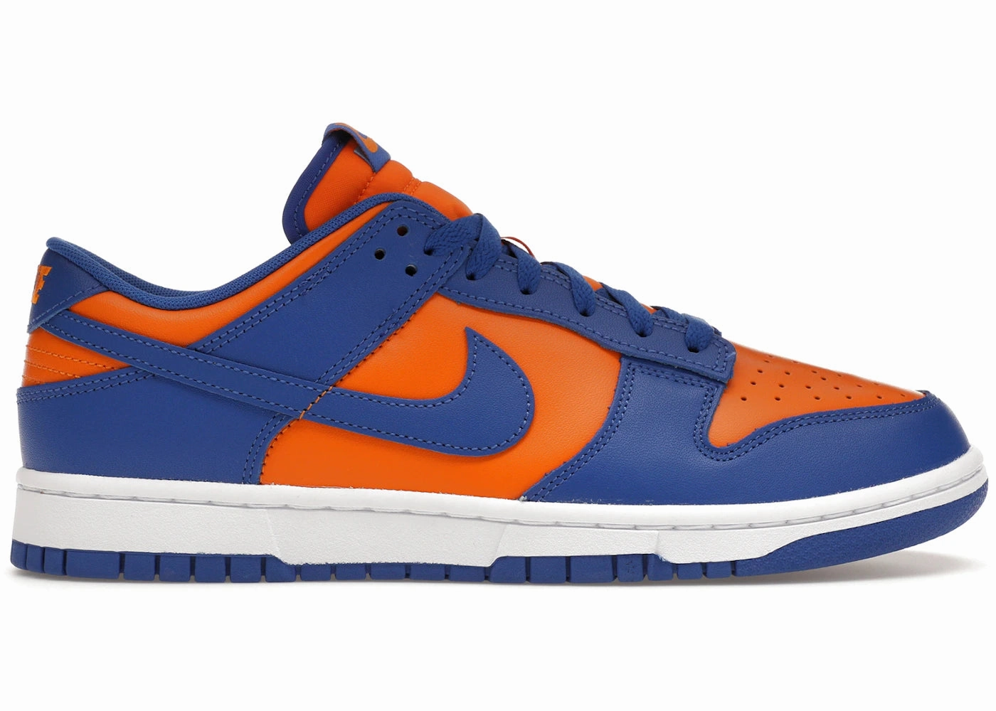 Nike Dunk Low Knicks modern shoe design