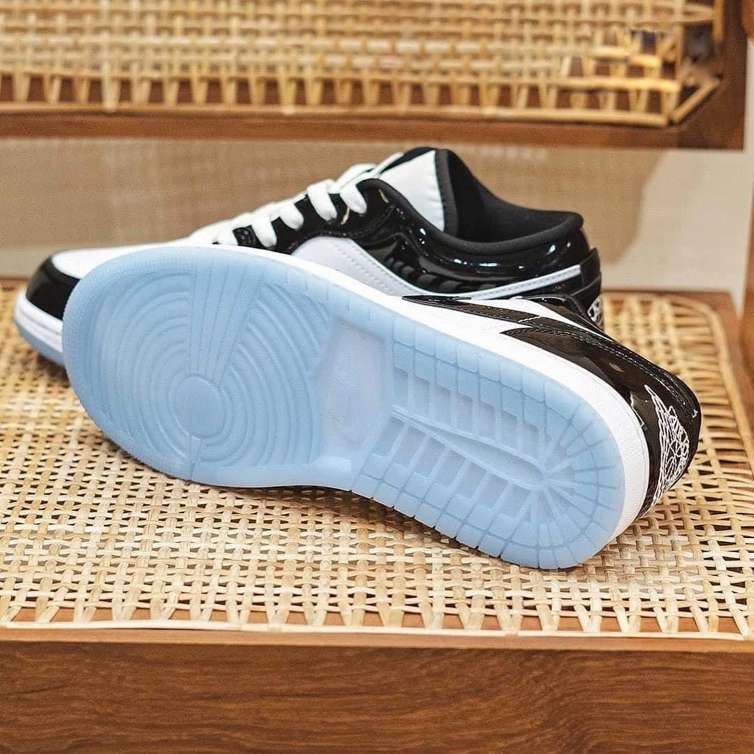 Jordan 1 Low SE Concord Smooth interior