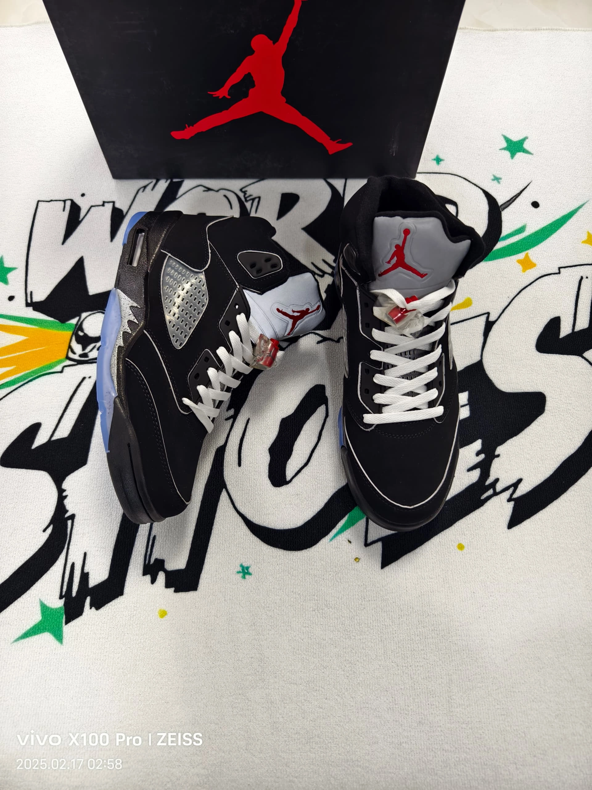 race running shoe occasion endurance running shoes Jordan 5 Reimagined og black metallic