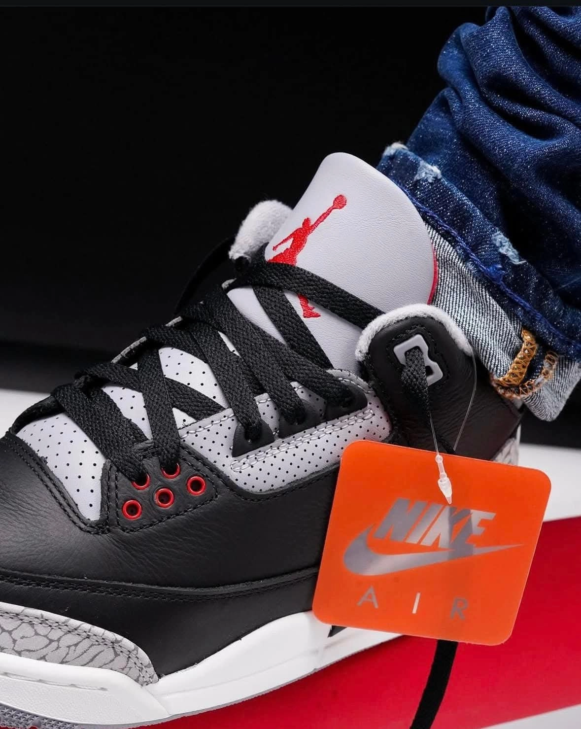 Essential Fit Structured silhouette Air Jordan 3 "Black Cement"