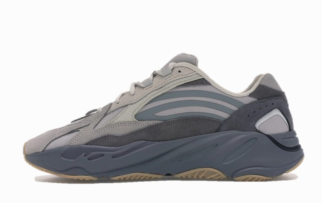 Slip Fit YZY Boost 700 V2 Tephra