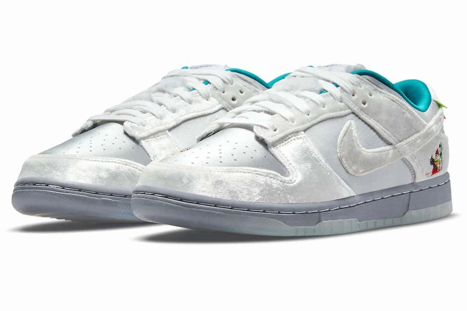 beginner - appropriate shoes Agile Motion Nike Dunk Low "Frost Skate"