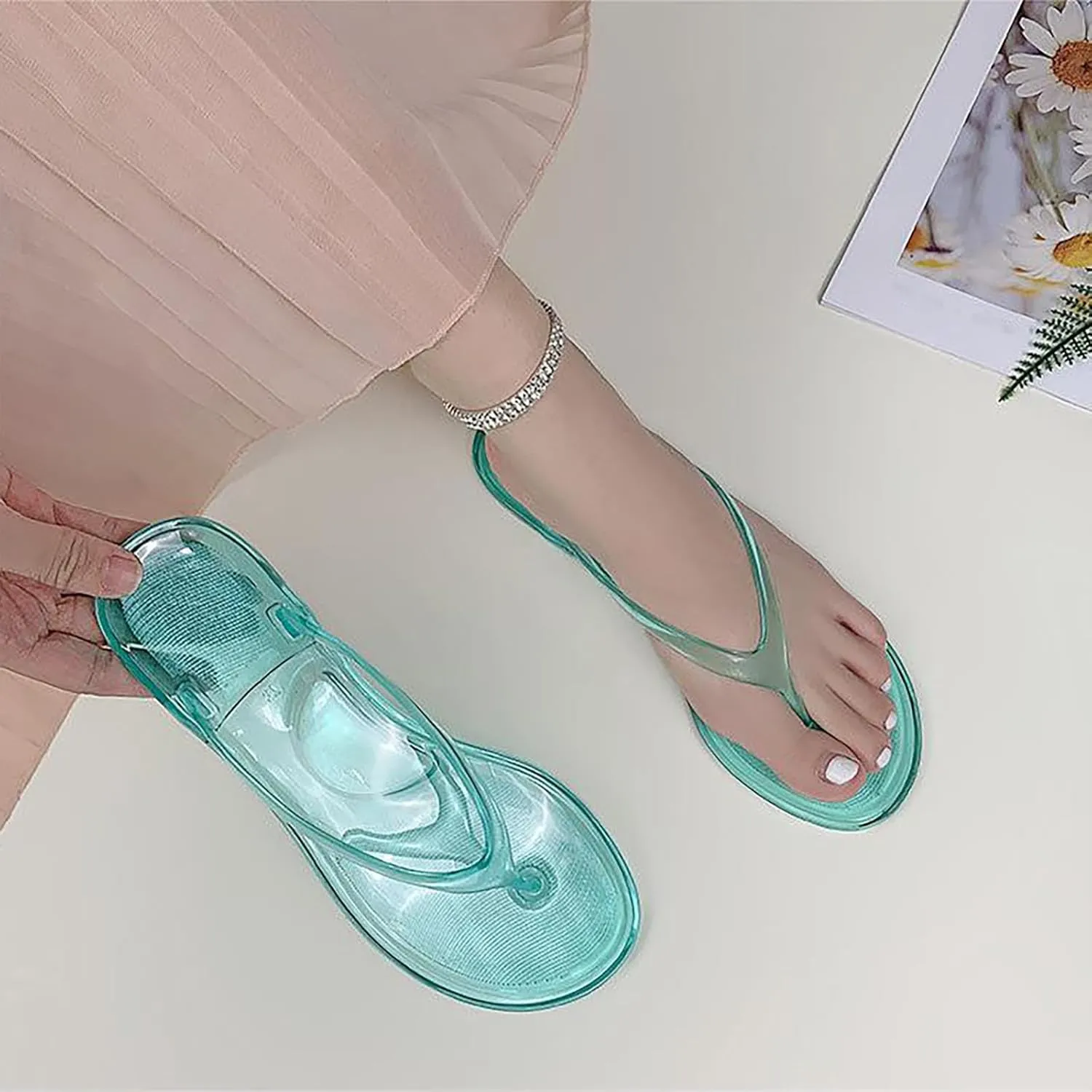 Ladies Summer Transparent Jelly Crystal Flat Bottom Toe Flip Flops Beach Sandal Slippers Nine Slides Sandals for Women