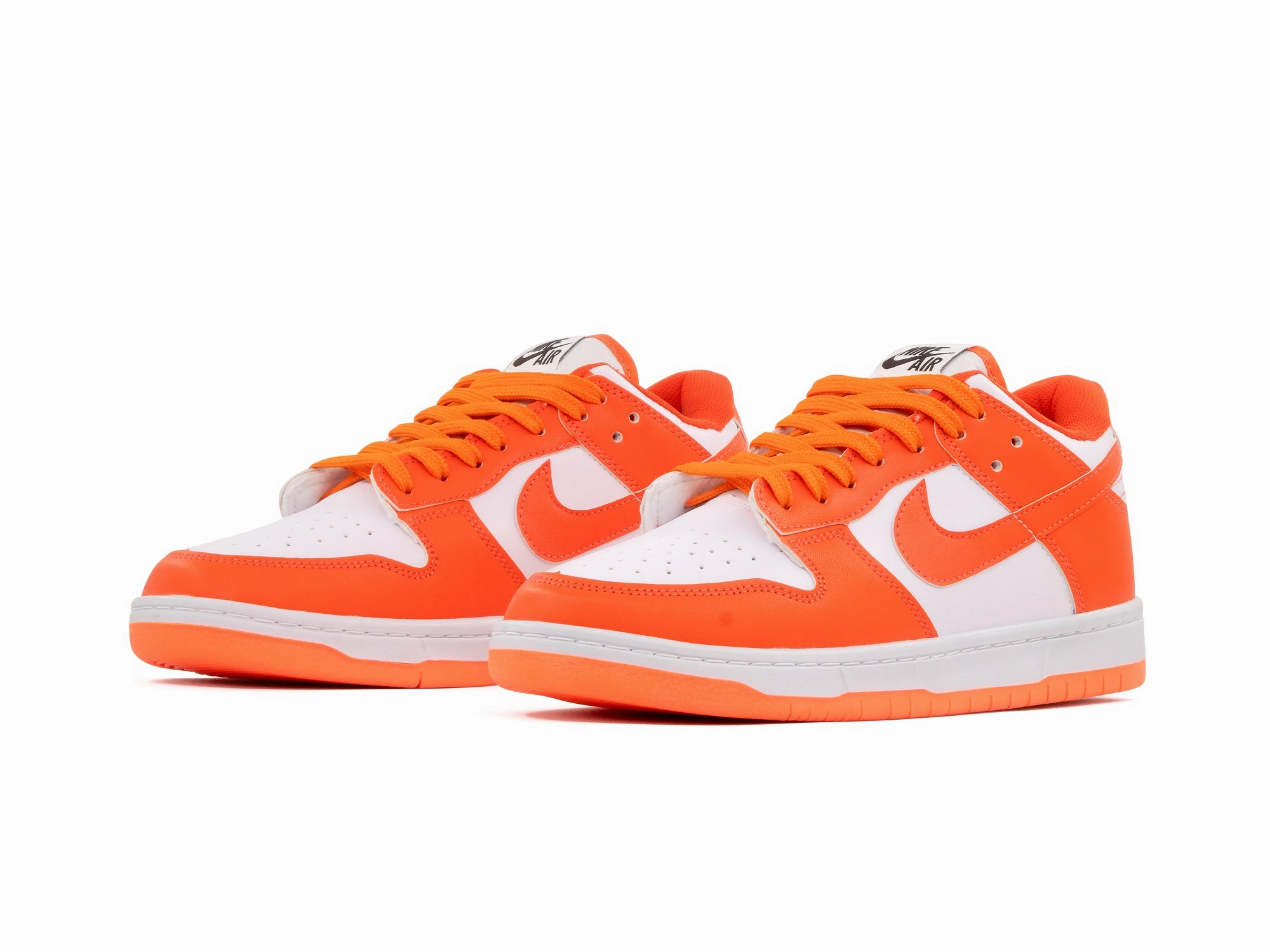 running with a phone Open Toe Design Tenis Dunk Low Blanco Naranja