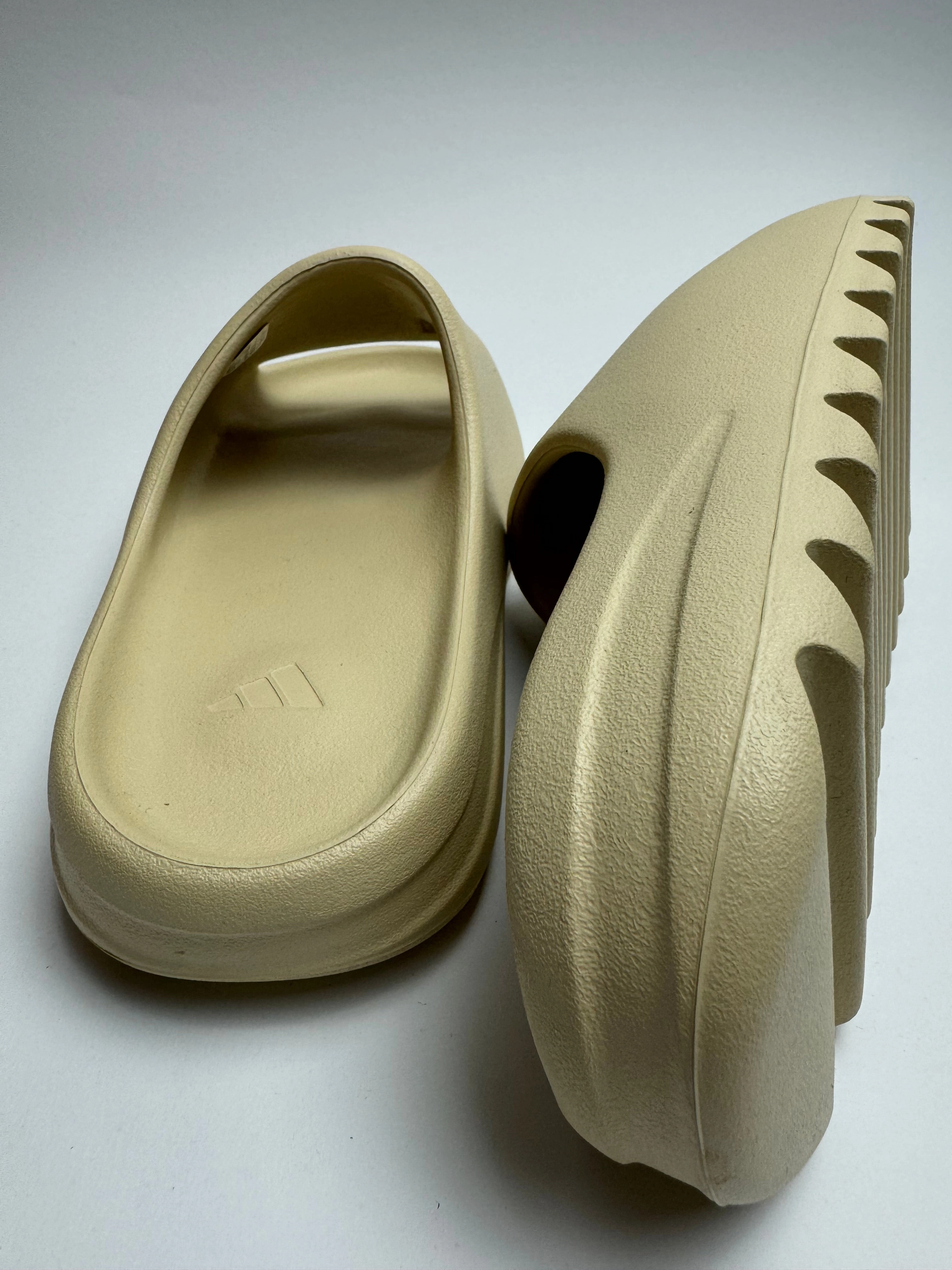 Yeezy Slide "Bone" All Rounder Steady Pace