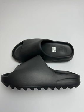 Yeezy Slides "Onyx" Orange Pop