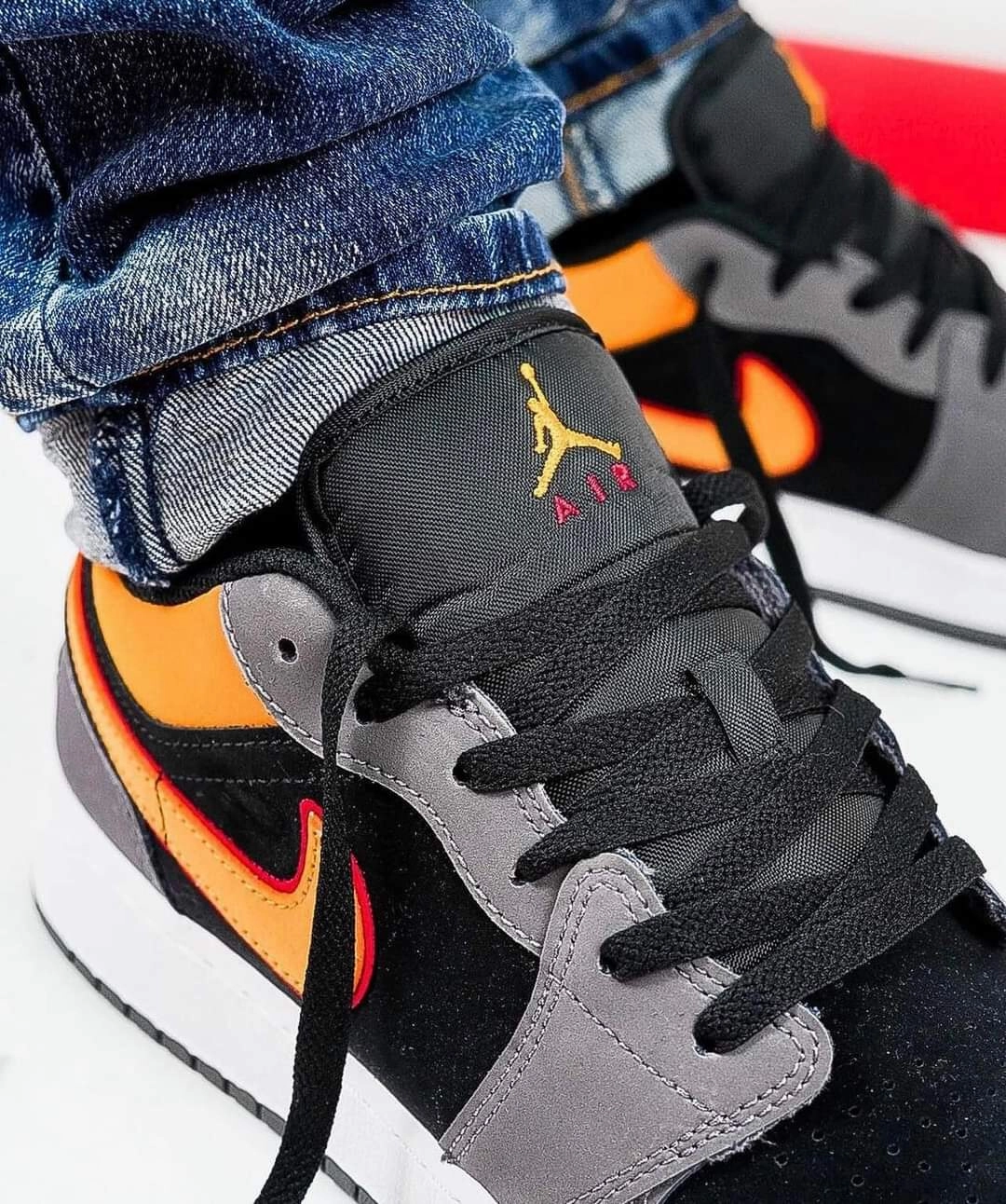 Jordan 1 Low SE Light Graphite Vivid Orange vibration damping