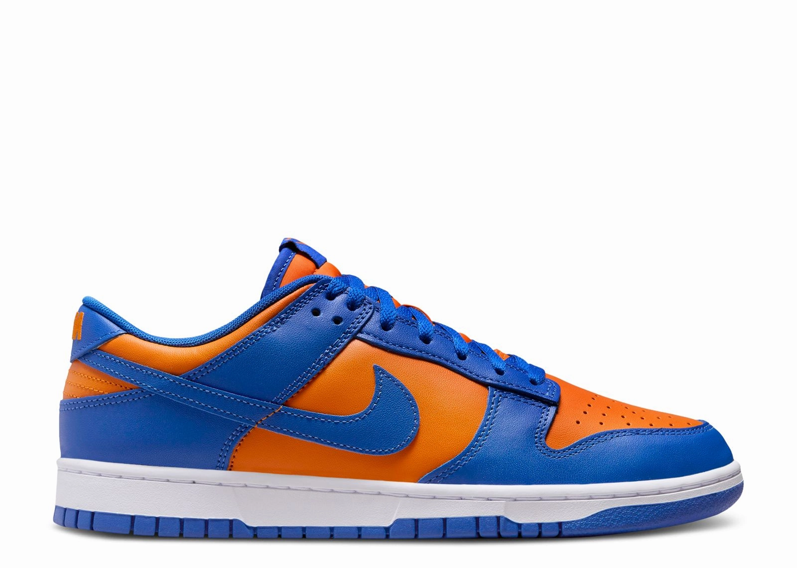 Nike Dunk Low "Knicks" (Myrtle Beach Location) performance equipment running in humid conditions