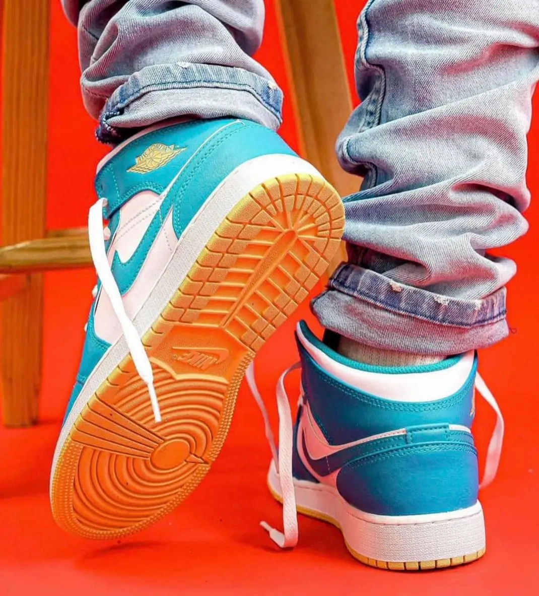 Jordan 1 Mid Aquatone Unibody Construction Wide toe box