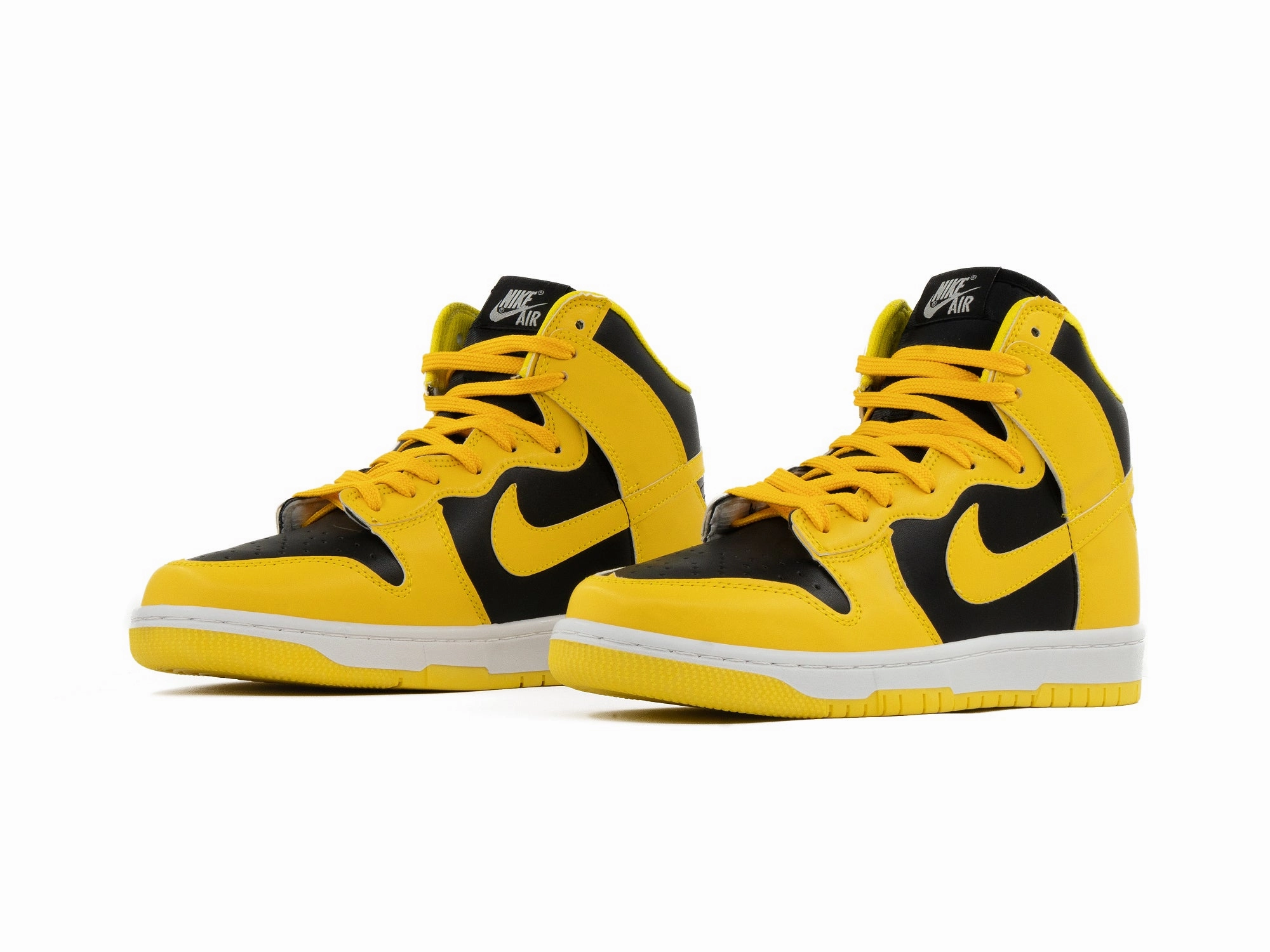 running for a way to stay competitive Tenis Dunk Bota Negro Amarillo