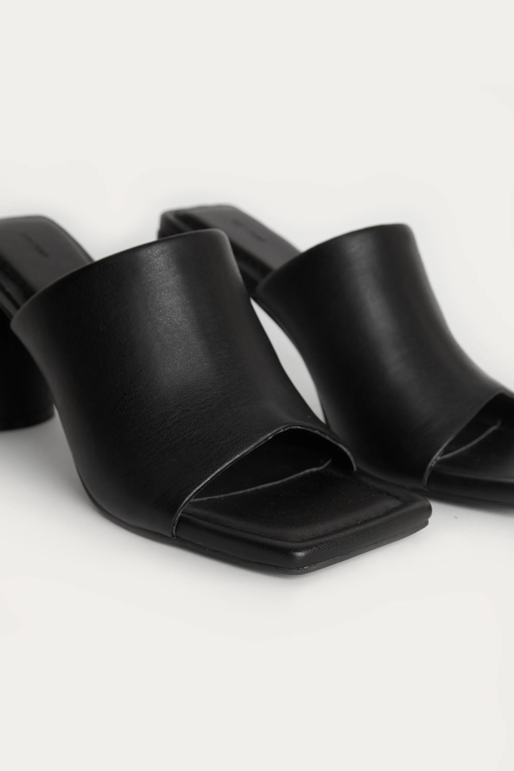 PEEP TOE MULE