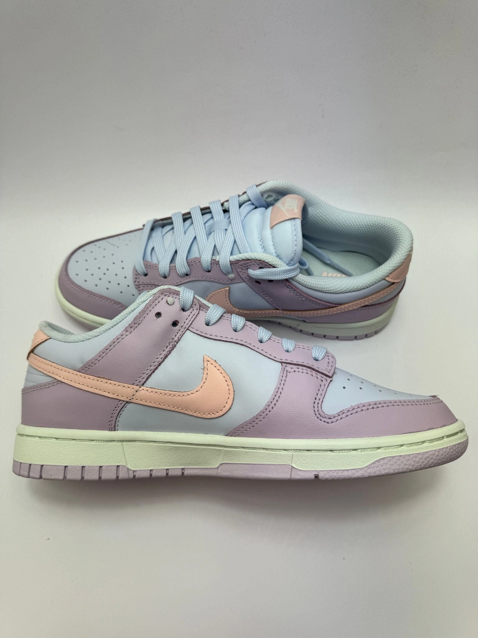 Multi - purpose Motion control Nike Dunk Low "Easter"