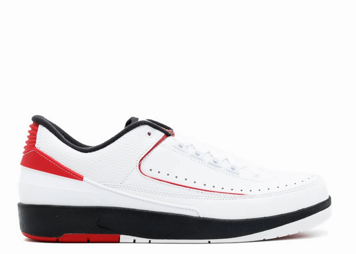 track athletes' shoes Jordan 2 Retro Low Chicago (2016) (Preowned Size 10)