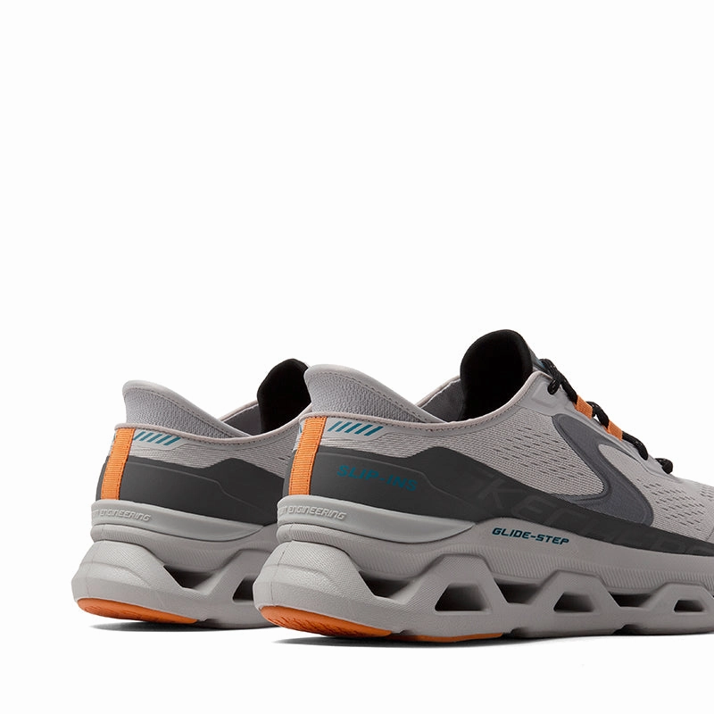 SLIP INS GLIDE STEP ALTUS M Speed Focus running for a way to stay true to oneself