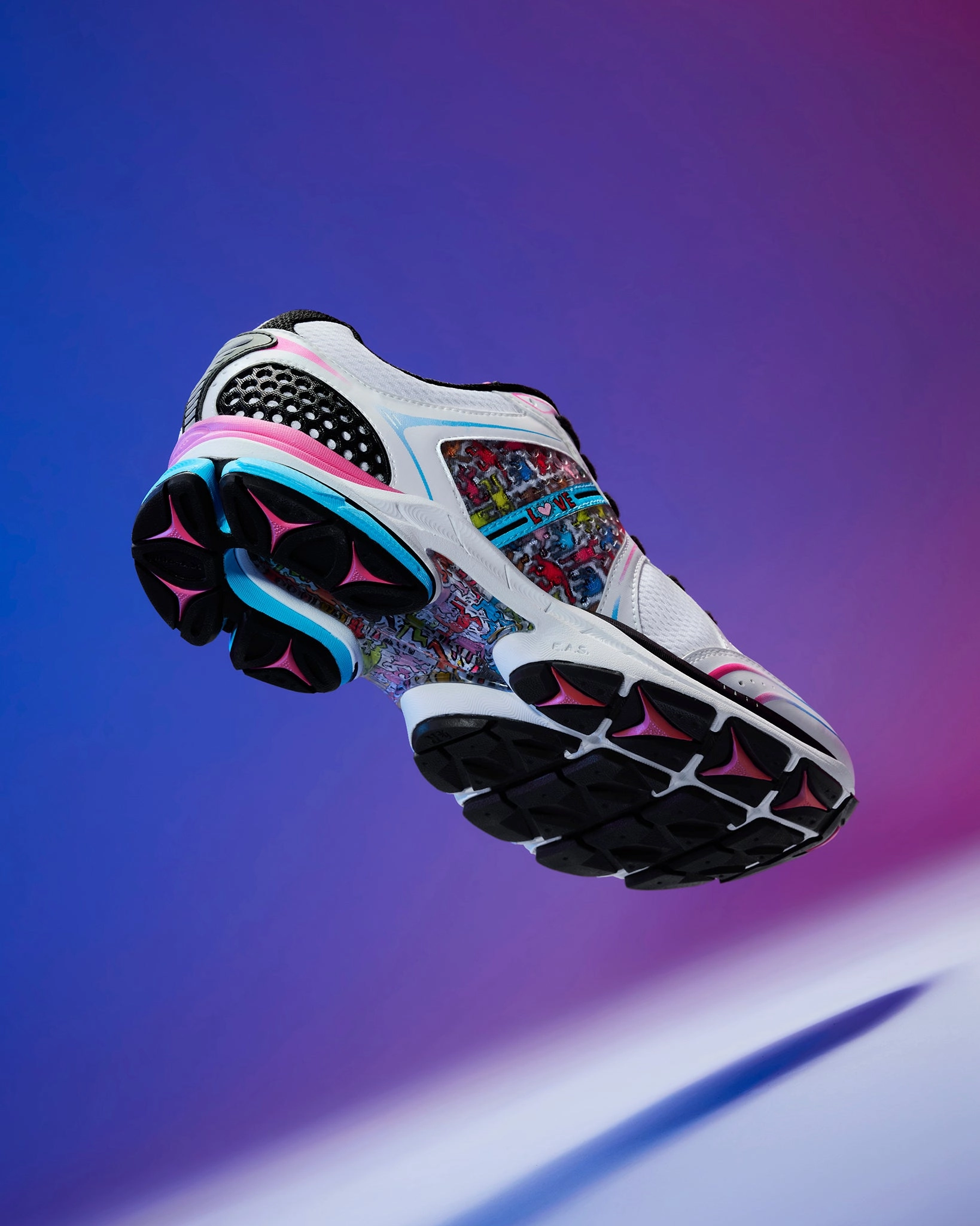 plyometric shoes Retro Saucony X Keith Haring ProGrid Triumph 4