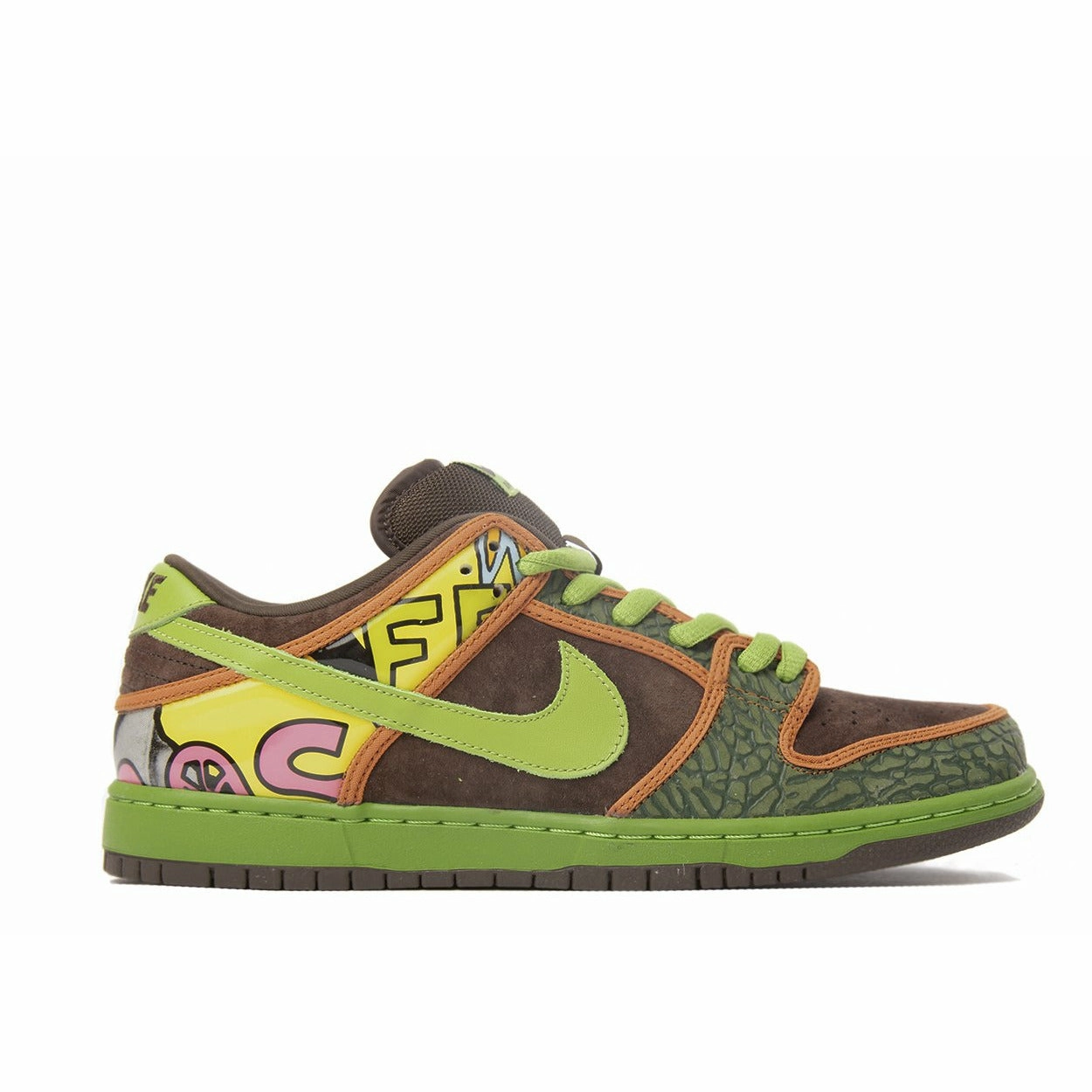 Mobile App Integration running in a fixed bridge area shoes Dunk SB Low "De La Soul" (2015)