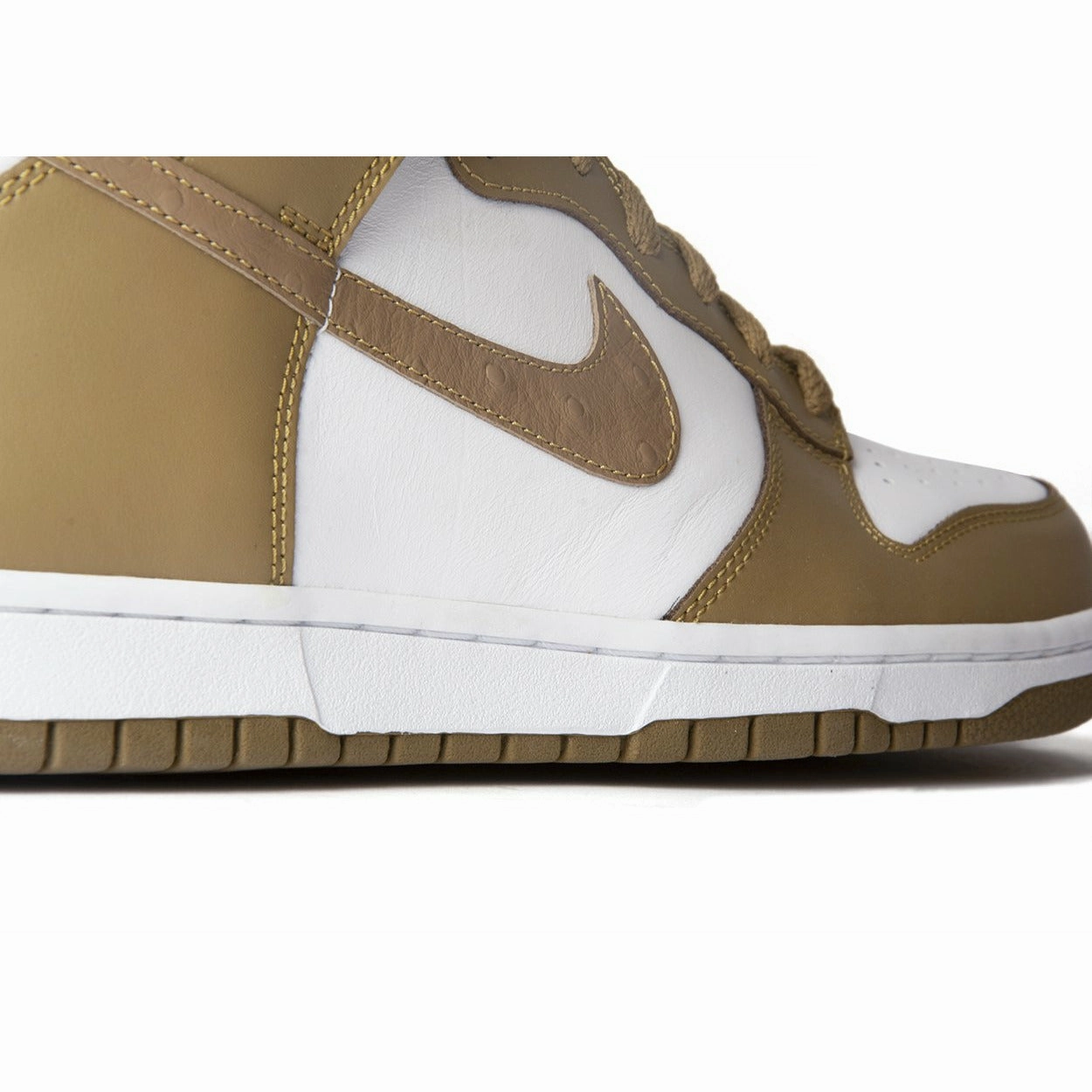 Dunk High "Ostrich Swoosh Pack-Brown Kelp" running for cardiovascular health