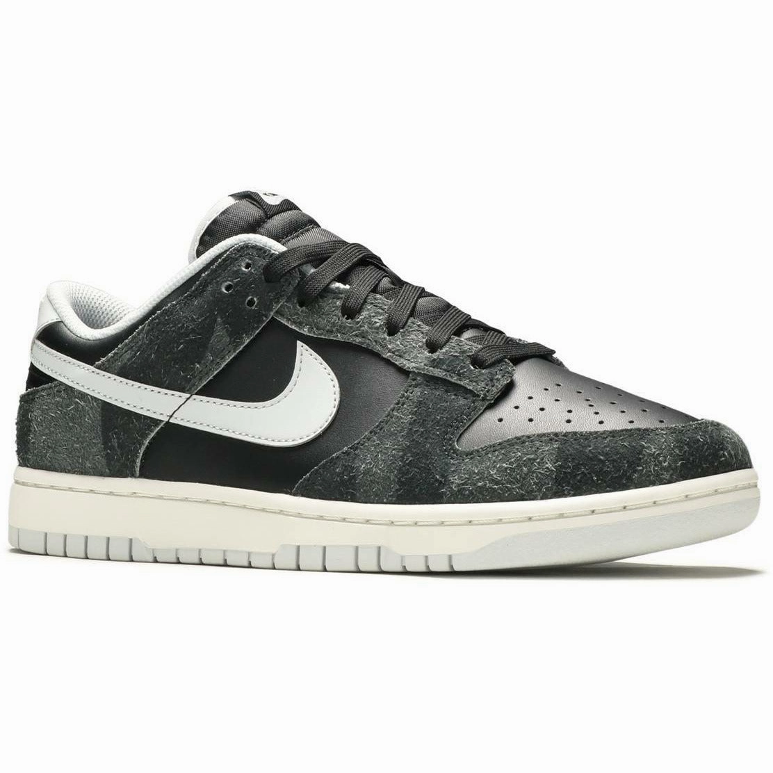 Dunk Low Retro (Animal Pack) "Zebra" (2021) running - culture